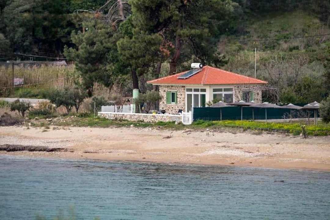 House Kokkalas On The Beach ピルガディキア エクステリア 写真